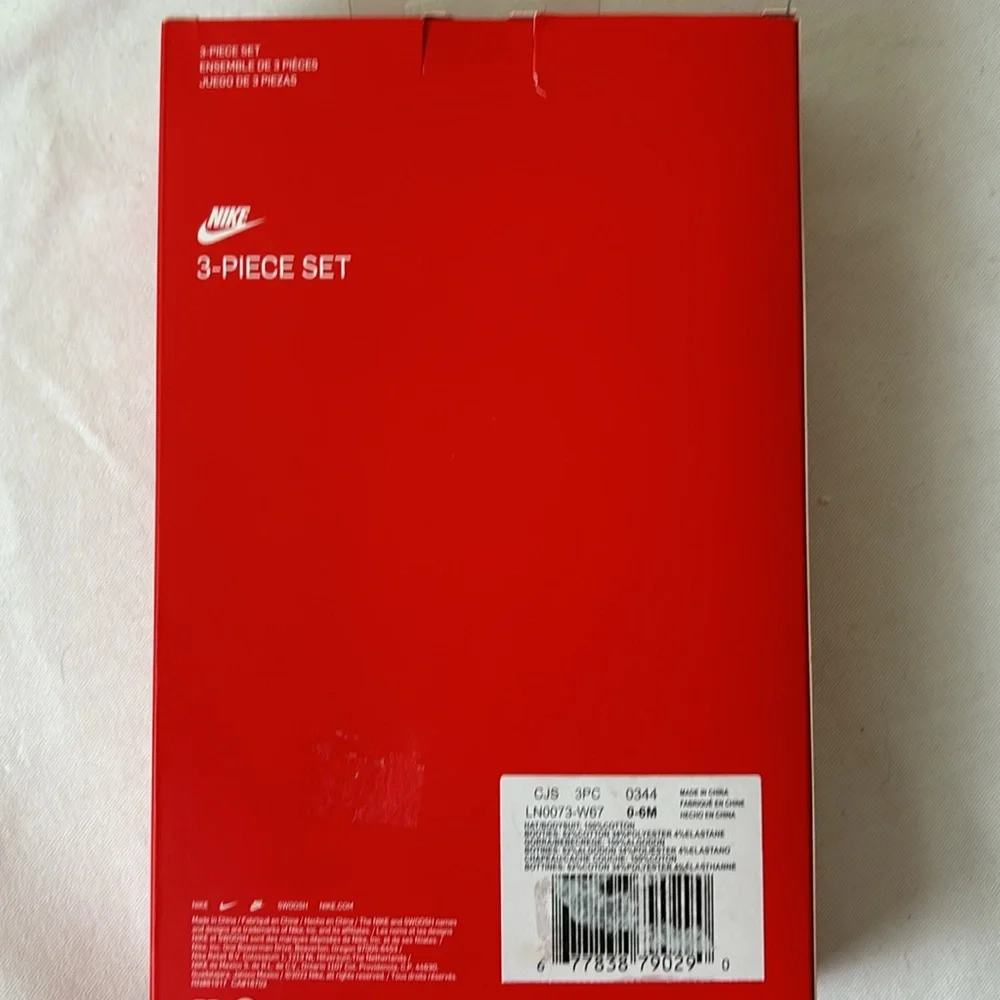 NEW IN BOX  Nike 3 piece newborn onesie beanie and matching sock booties